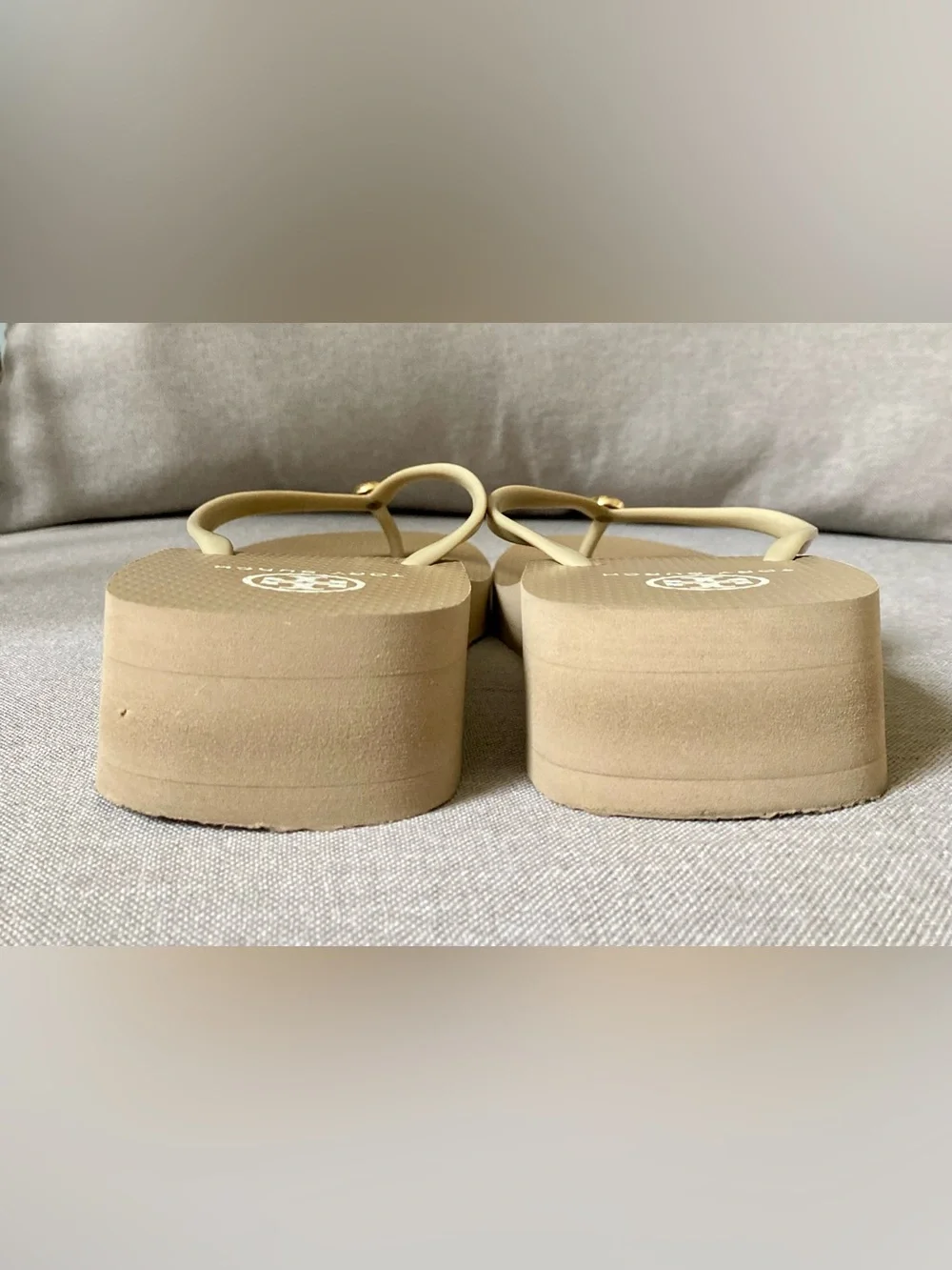 Tory Burch Thea Wedge Platform Flip Flops Beige Gold Logo Size 8